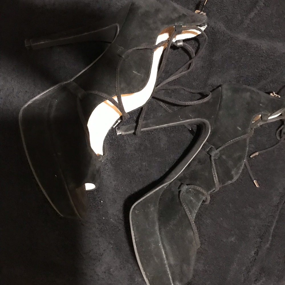 Shoes - Picture 2 of 3